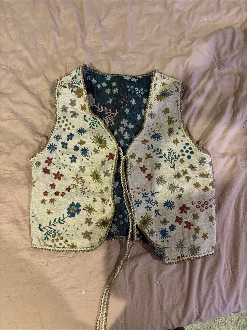 Amazon Essentials Cream Embroidered Floral Reversible Vest with Teal Interior